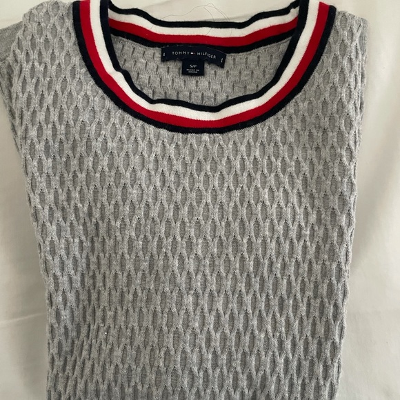 Tommy Hilfiger grey sweater - Picture 1 of 3